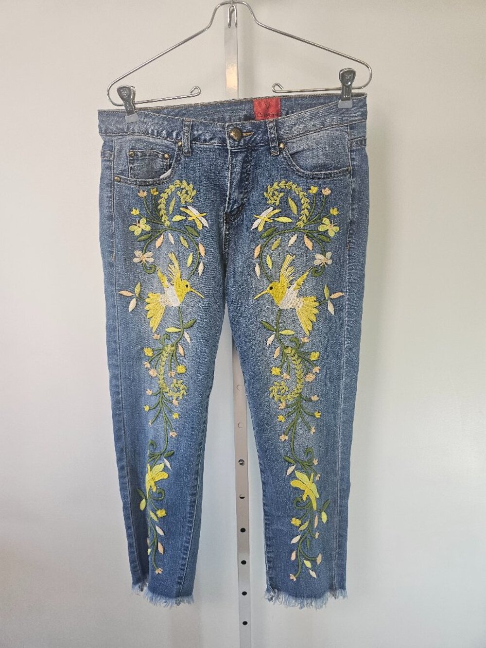 V Christina Jeans Blue Embroidered Hummingbird Dragonfly Crop Boho 4